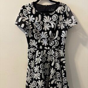 NWOT Shani  appliqué fit & flare dress Size 8